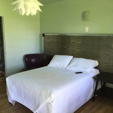 Rooms At The Pecan Olmito Esterno foto