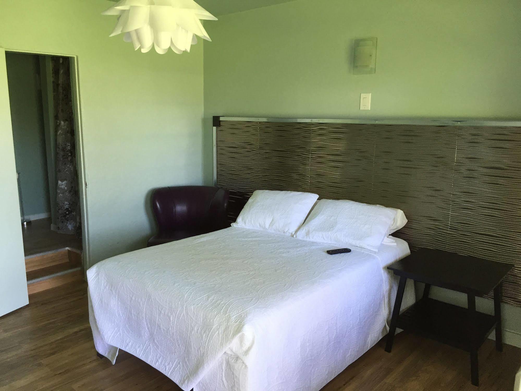 Rooms At The Pecan Olmito Esterno foto