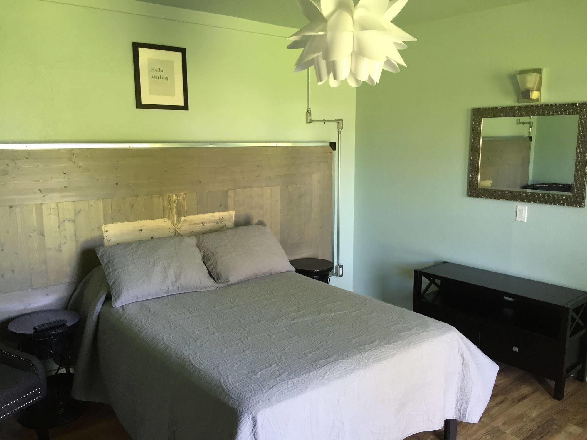 Rooms At The Pecan Olmito Esterno foto
