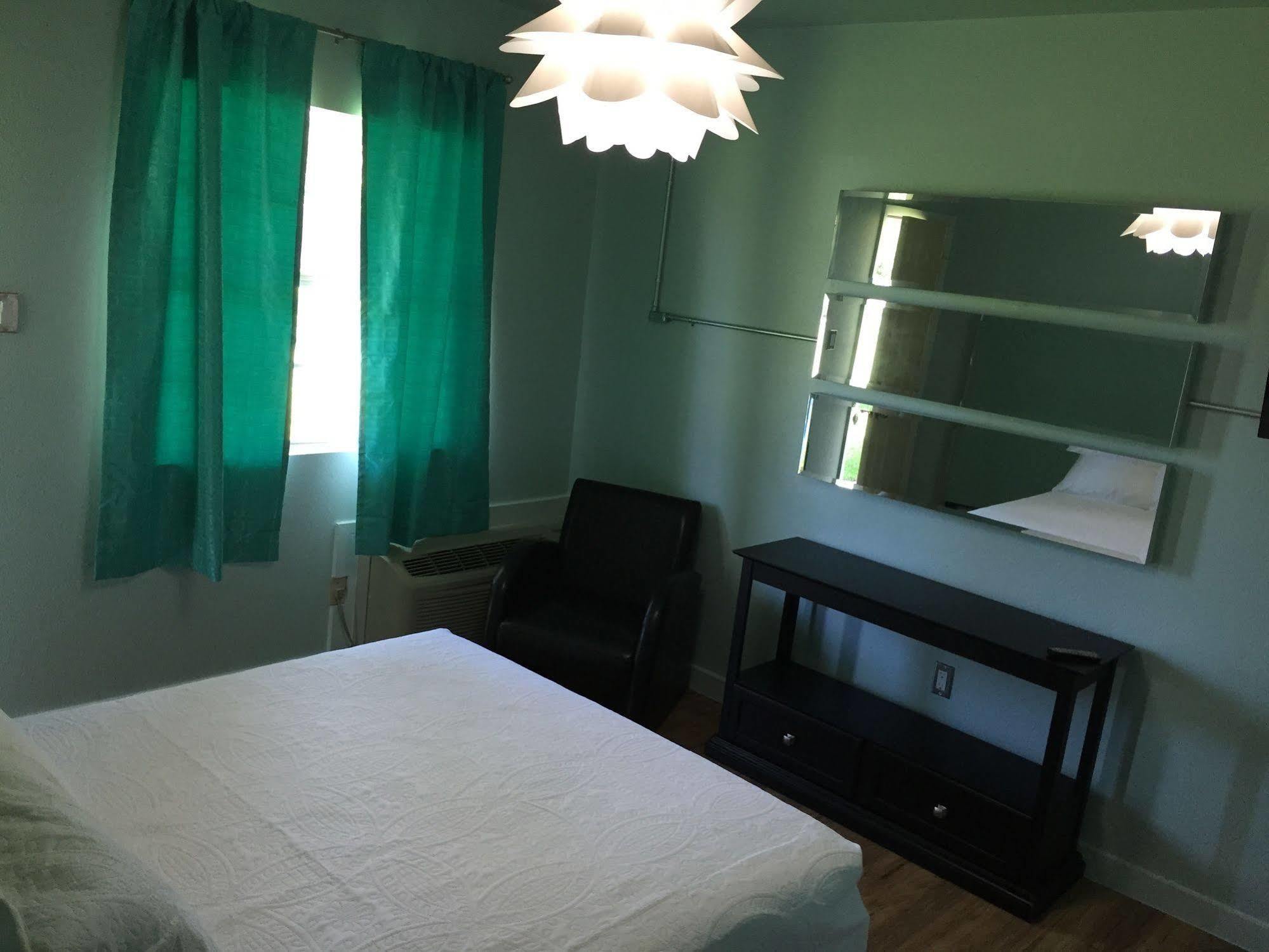 Rooms At The Pecan Olmito Esterno foto